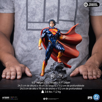 Statue Superman Absolute - DC Comics - Art Scale 1/10 - Iron Studios
